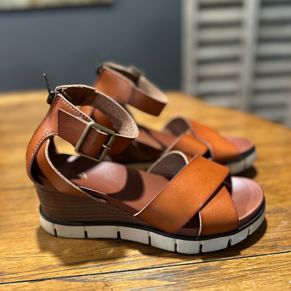 Like New Excellent Condition. - image 5